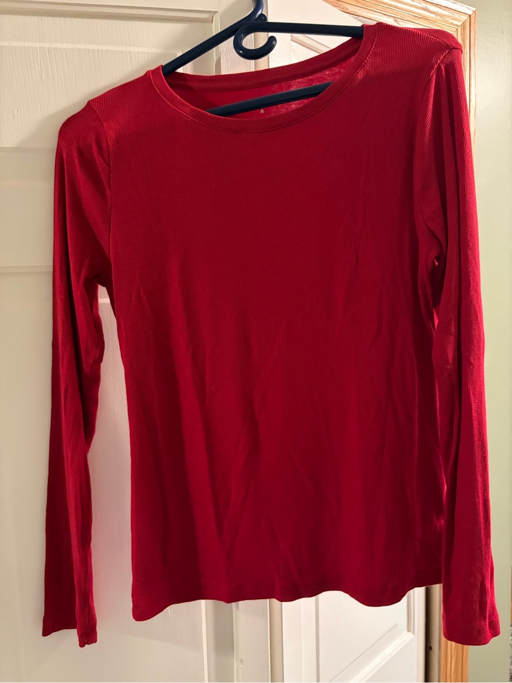 Women’s Long-Sleeve Crewneck Top - Red